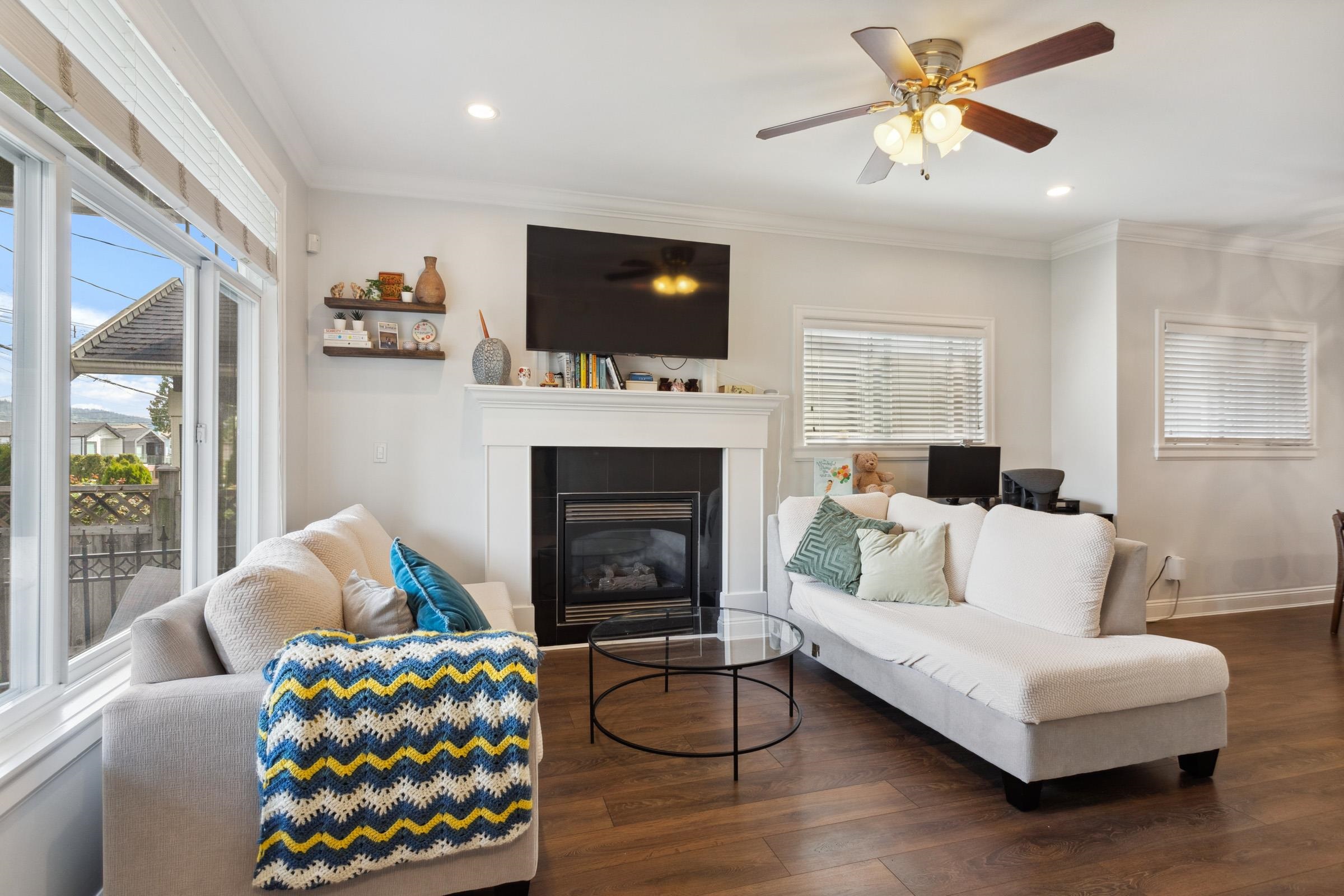 5668 Hardwick Street Living Room