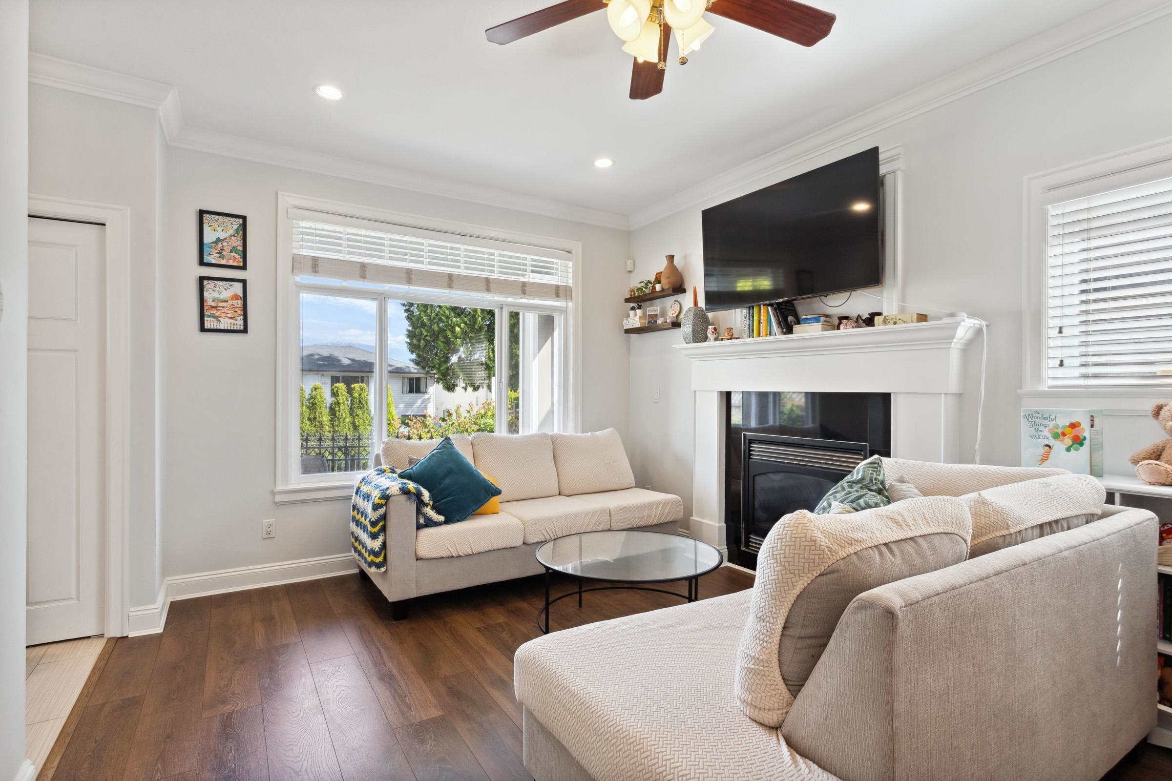 5668 Hardwick Street Living Room